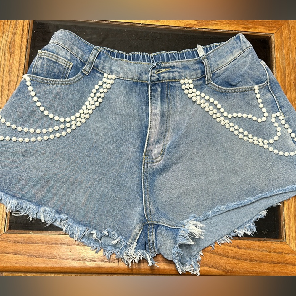 Shorts with Pearl Chain